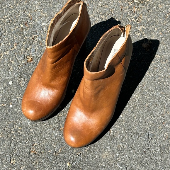 Authentic Mickael Kors booties - Picture 1 of 3